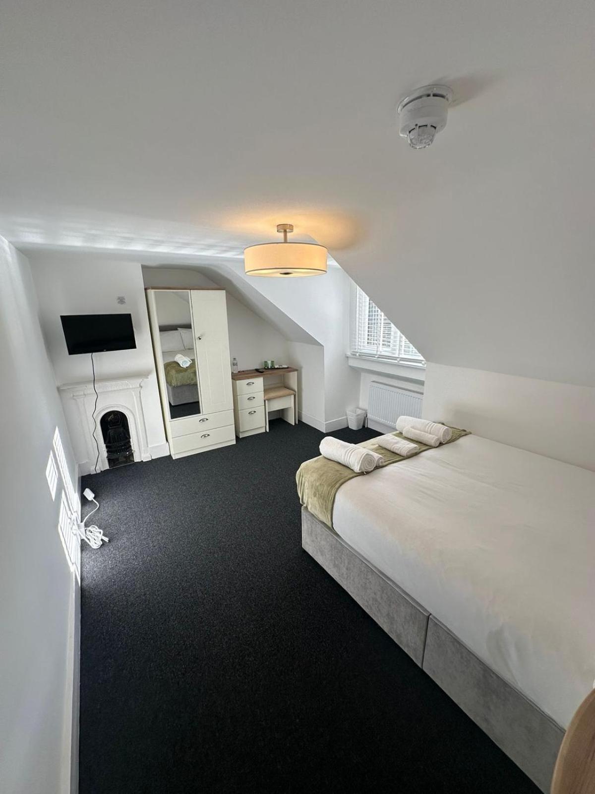 Cambridge Central Rooms - Tas Accommodations Екстер'єр фото