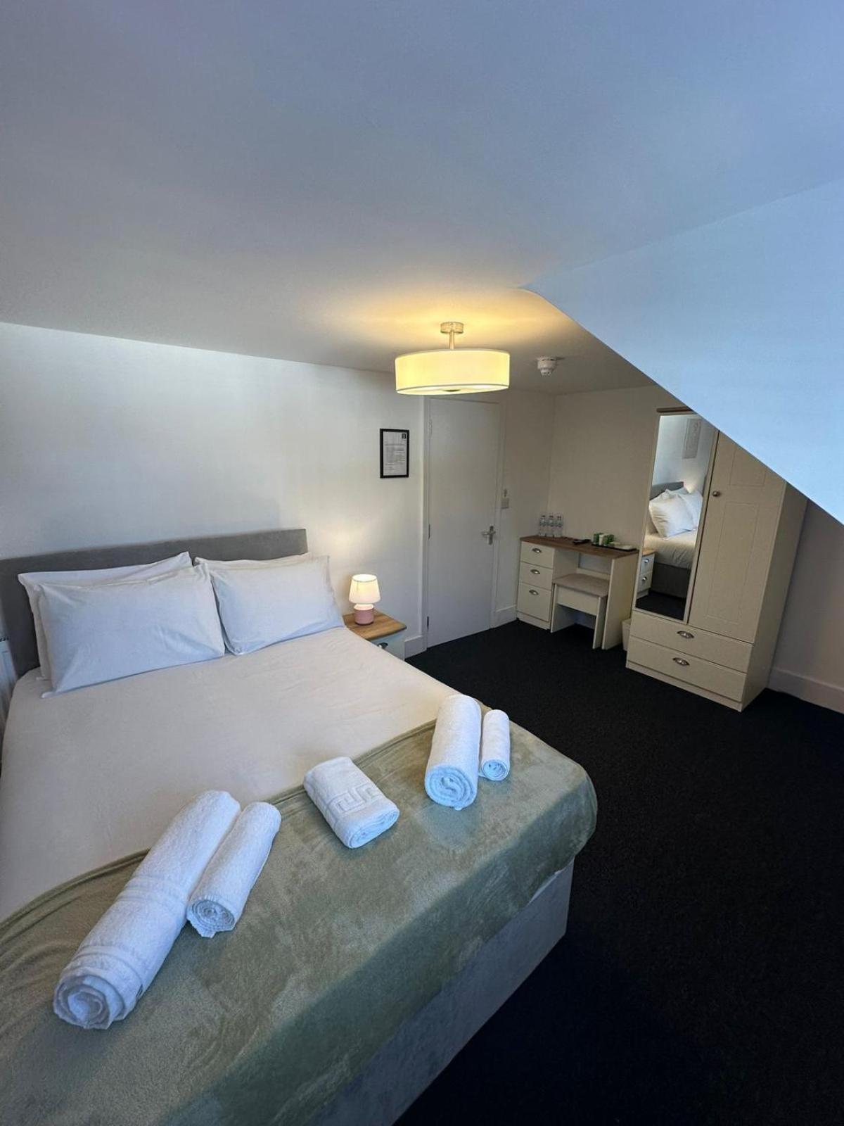 Cambridge Central Rooms - Tas Accommodations Екстер'єр фото