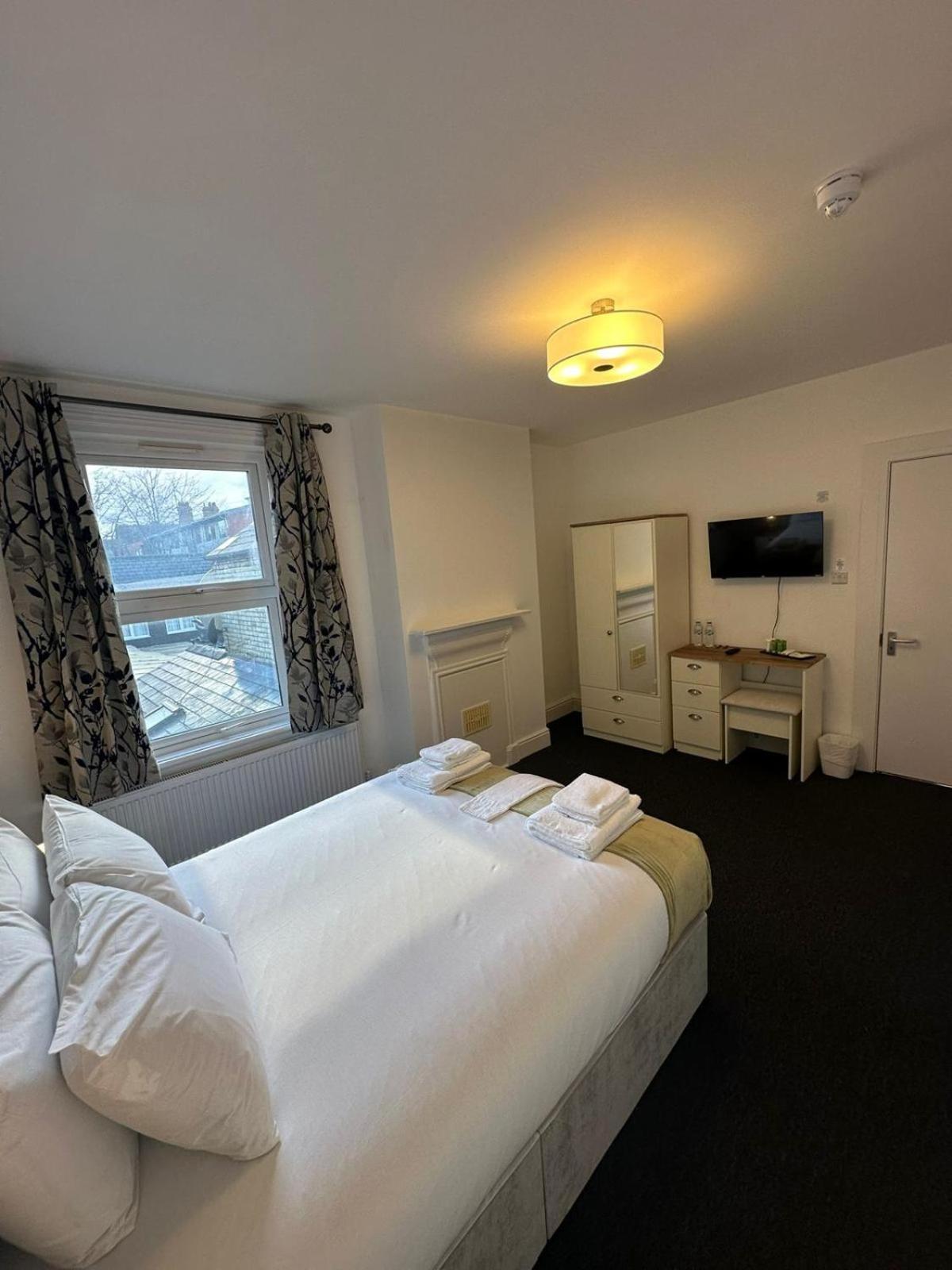 Cambridge Central Rooms - Tas Accommodations Екстер'єр фото