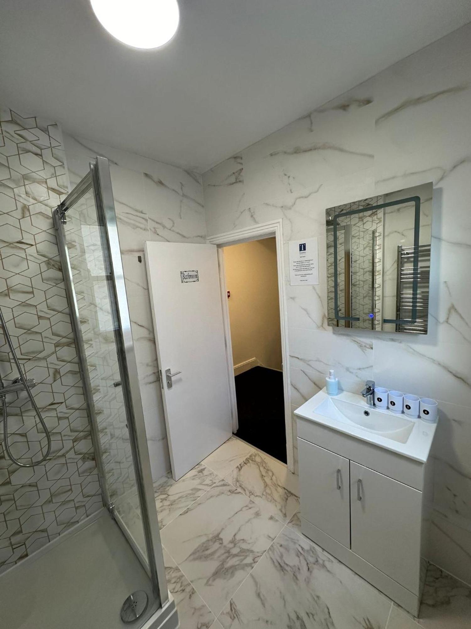 Cambridge Central Rooms - Tas Accommodations Екстер'єр фото